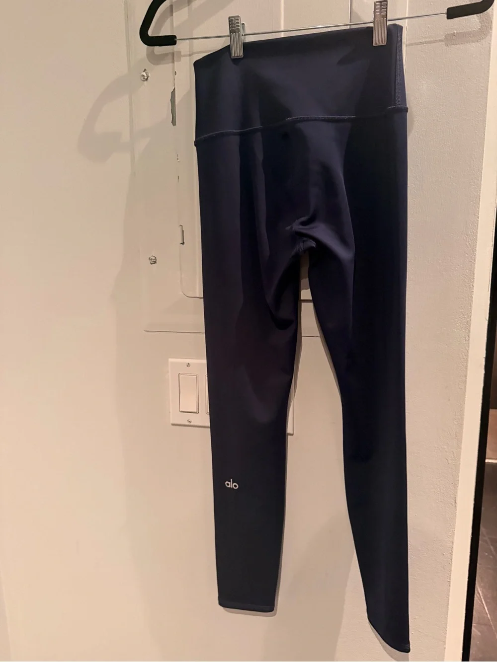 Alo navy set: seamless ribbed favorite bra tank + 7/8 high waist airlift legging